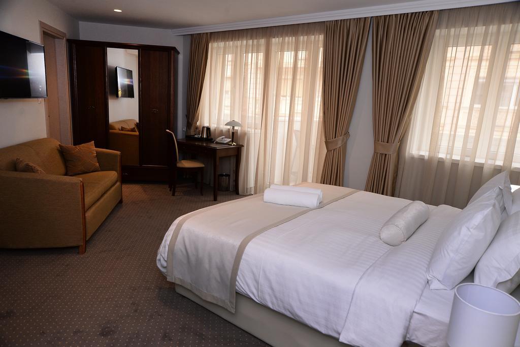 Alexandar Square Boutique Hotel Skopje Eksteriør bilde